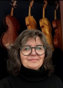 Geigenbauerin Frauke Uebel bietet ihre antiken Geigen nicht nur ich Celle, sondern in Peine, Burgdorf, Gifhorn, Wolfsburg Uelzen und Lüneburg an.